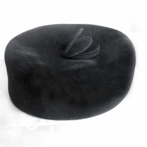 Vintage Velvet Round Pillbox Hat in Black - Picture 2 of 12